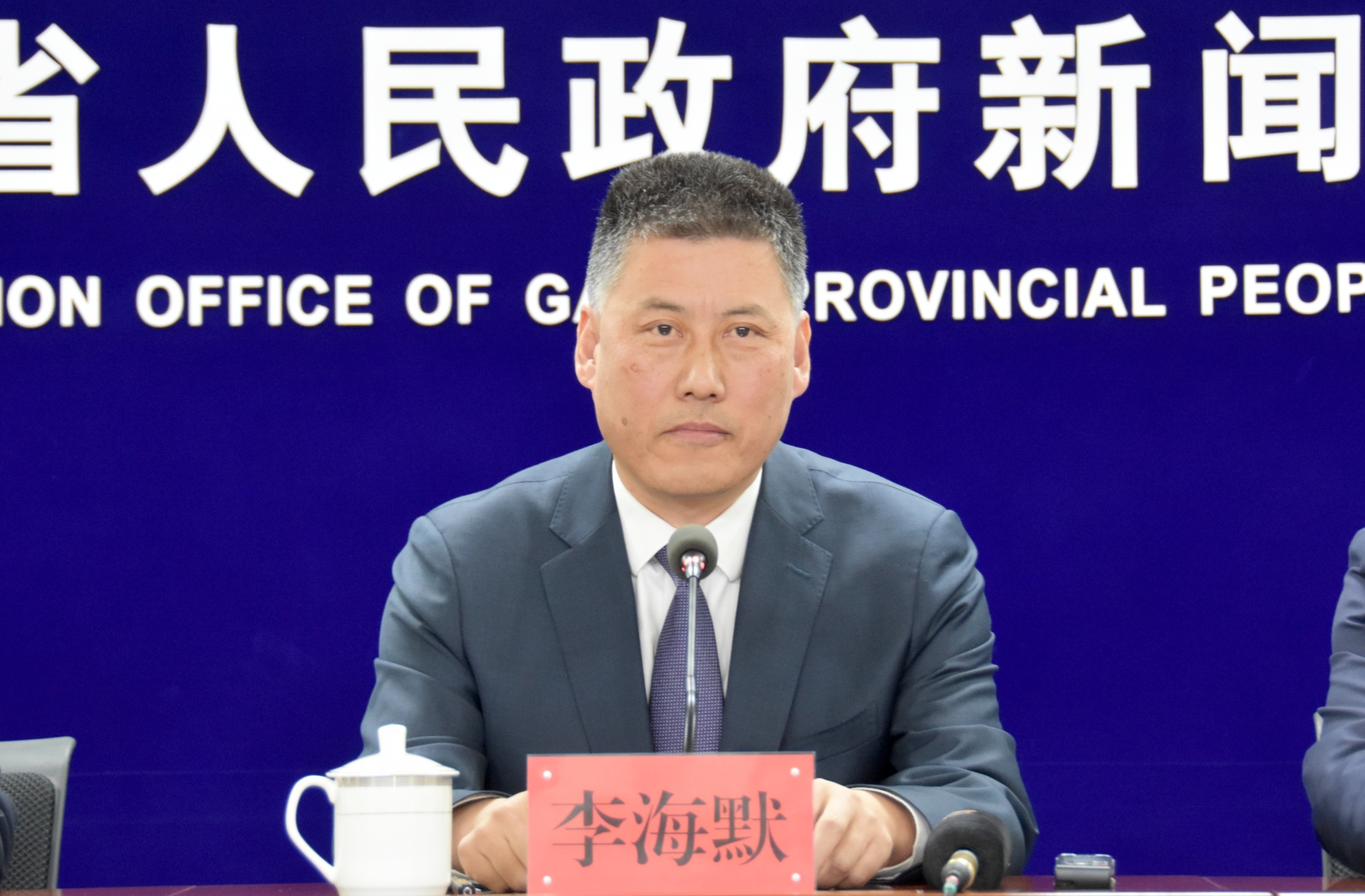 临夏州委书记 李海默.jpg