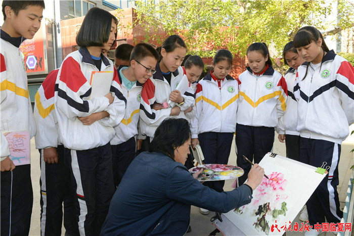 1557448860993834.jpg 学校积极参与牡丹文化月“画牡丹、写牡丹、诵牡丹”活动。.jpg